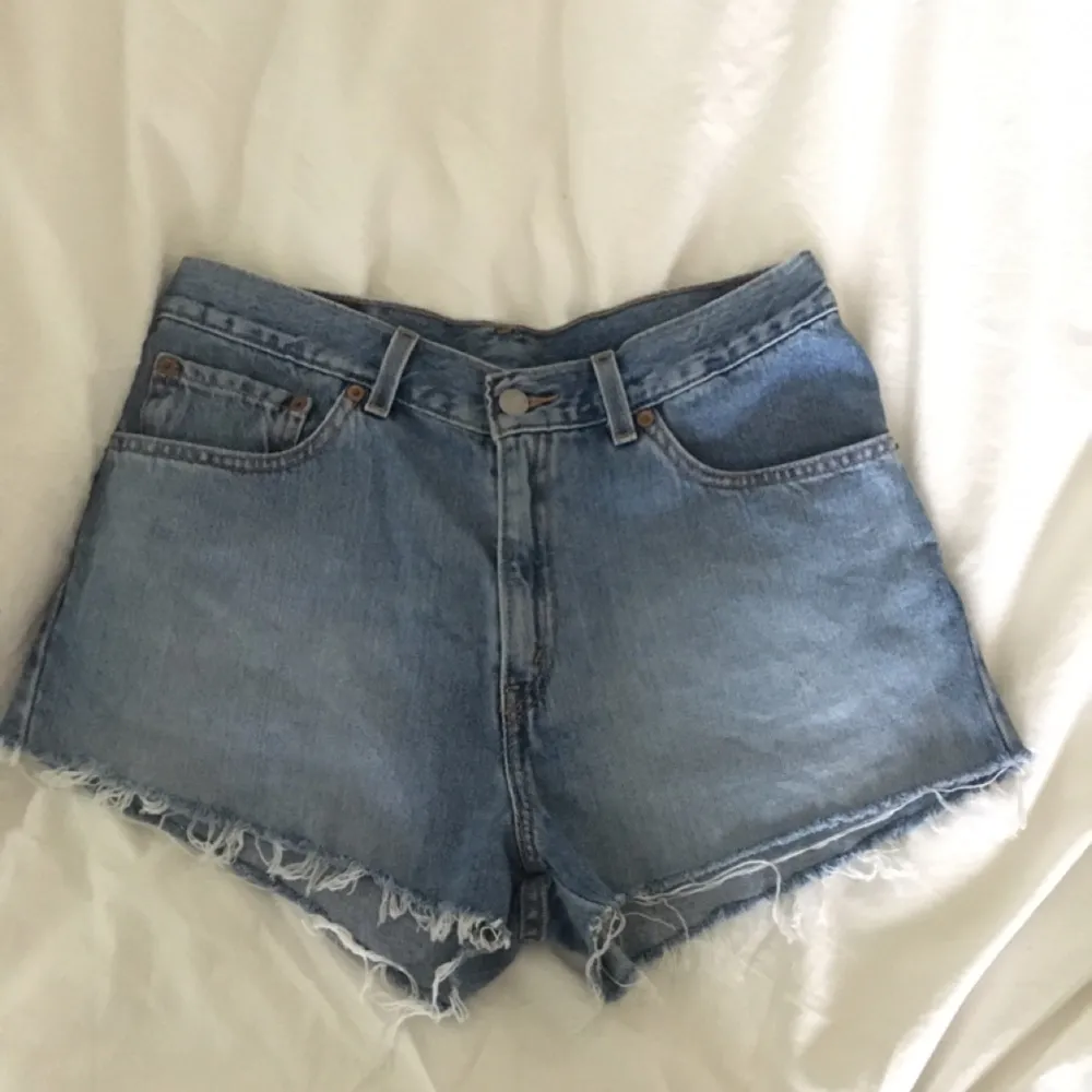 Levis 501 shorts, passar strl S/M. Fint skick. Frakt ingår i priset!. Shorts.