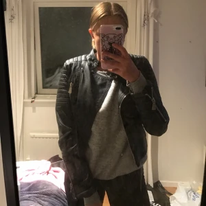  - Knappt använd så i bra skick! Storlek 38 nypris 699kr 