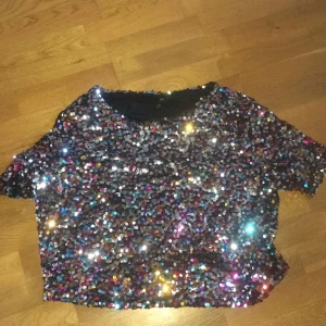  - Obetalde Paljett-Top från hm! Använd 1 gång! 