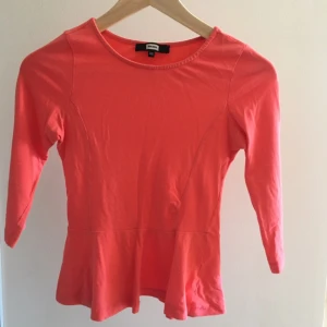  - ALLT SKA BORT! Annars slängs det.   Allt är i bra skick, har tröttnat på dessa plagg, därför säljer jag de billigt   10kr via Swish, frakt 7kr 🌟