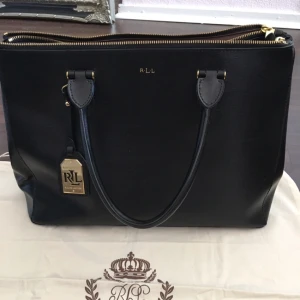  - Ralph lauren väska i fint skick, som ny 