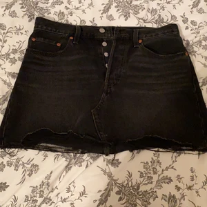 Levis kjol - En Levis kjol ,helt ny i storlek 28! Säljer för 350,köparen står för frakt! 