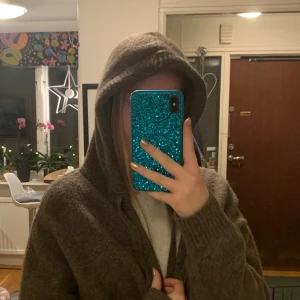 Zara stickad kofta - Såååå fin stickad kofta från zara i storlek m-l ❤️ helt ny med prislapp kvar, buda privat ❤️ startbud 250kr HÖGSTA BUD: 340 kr avslutas 8/1 kl 19.00