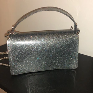 Väska, zara - En glittrig väska från zara🤍