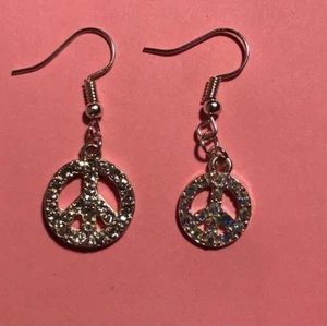 Pleace örhängen:) - Meningen att dem är i like olika storlekar skit gulliga peace örhängen 