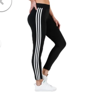 Adidas tights  - Helt nya äkta adidas tights köpt från Adidas, säljer för den var för liten för mig. Frakt tillkommer och pris kan diskuteras för allt ska bort❤️tror frakten ligger på 57 kronor❤️