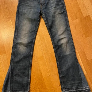 Vintage Levi’s - Såå fina vintage Levis. Strl 32 32 modell 511. Sitter snyggast på ngn som är runt 170 cm. Du blir garanterat ensam om dessa. Säljes för att de är för långa