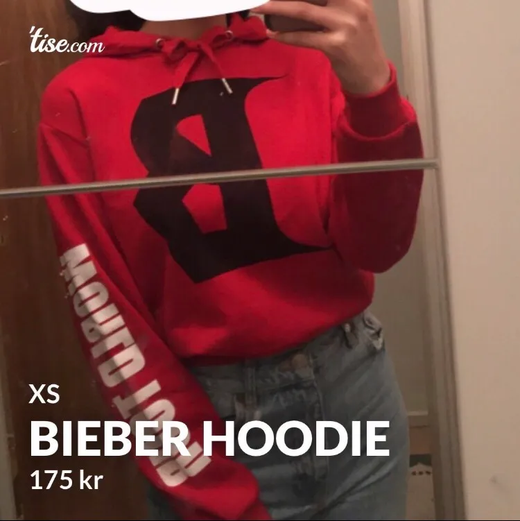 Säljer den här Justin Bieber hoodien som jag bara har användt en gång. Den e för skön men eftersom jag inte längre gillar Justin så tänkte jag sälja den.  (Prislappen e kvar). Hoodies.