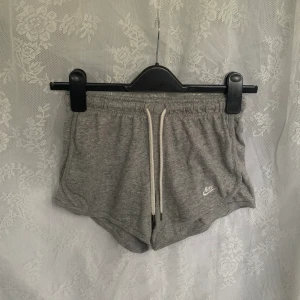 Mjukis skjorts - mysiga mjukis shorts från nike, i gott skick!