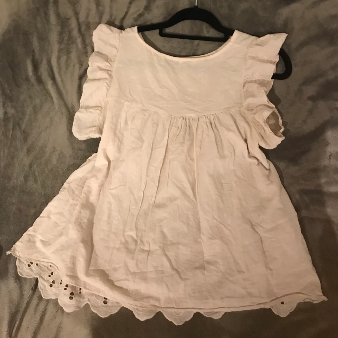 Blus med volanger - 90