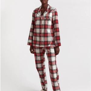 SÖKER PYJAMAS FRÅN LINDEX - Söker någon av dessa pyjamaser från Lindex, spelar ingen roll vilken men i st xs-s, vet att den första finns i barnstorlek, kan tänka mig en i barnstorlek om det är st 158-164 eller 170❤️ snälla hör av er om ni har