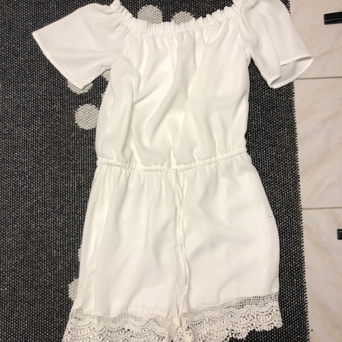 Vit kort jumpsuit/klänning - 90