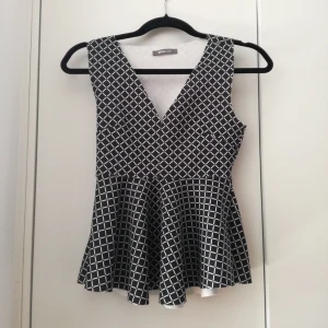  - Gina tricot, storlek xs, jätte mjukt och stretchigt tyg!  Passar nog de flesta 😄❤