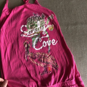  - Snygg jumpsuit med snygg rygg, stryks innan köparen får den.