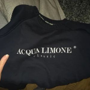  - En äkta Acqua Limone, supersnygg och superskönt! Sparsamt använd och i jättefint skick ✨  Nypris 899:-