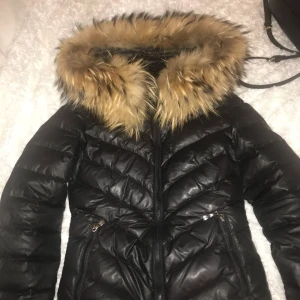  - hollies jacka bra skick kemtvättad