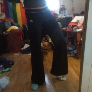  - Gamla 90-tals Adidas. Snygga och utställda