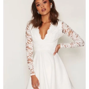  - Studentklänning från Nelly, frakt tillkommer