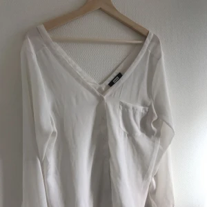  - Söt transparent blus