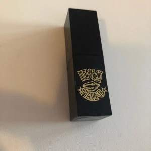  - Vegan och cruelty free läppstift, använd den en gång för att testa färgen. Köparen betalar frakten 