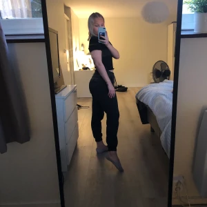 Mjukisbyxor  - Mjukisbyxor från hm. Inte noppriga❤️