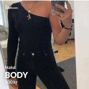 Body från Nakd - En halvskuren arm body från nakd. Storlek xs. Aldrig använt. Pris kan diskuteras!🥰Tar bilder från min Tise profil!