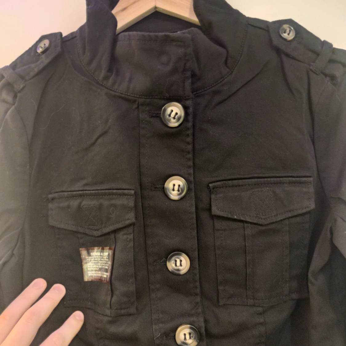 Helt ny denimjacka med bälte och knappar - 90