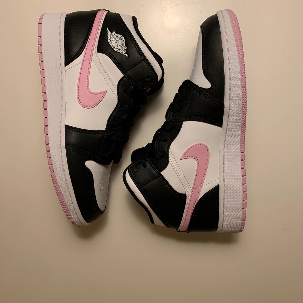 Jordan mid Arctic pink storlek 38 (US 5,5 Y) | Plick