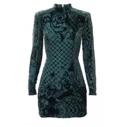 Säljer min gröna satin klänning från balmain endast använt 1 gång. Detta var samarbete mellan H&M x Balmian och finns ej att köpa längre. Nypris: 1499:-. Klänningar.