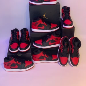 Jordan 1 mid - Alla är helt nya och aldrig använda. Storlek på alla fem paren är 42,5 