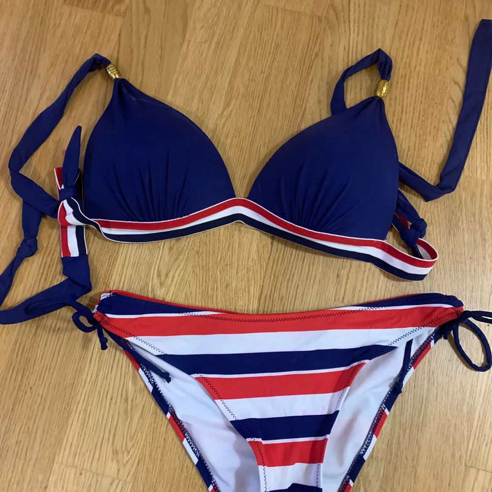 Bikini från Grekland, kjol från Zara och tröja från Bik bok. Allt för 150kr . Kjolar.