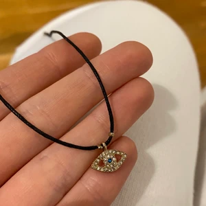 Halsband  - Coolt halsband som aldrig kommit till användning! Kan mötas upp i Stockholm annars står köparen för frakten(11kr)💛
