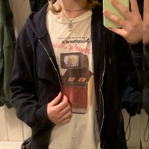 Hoodie - Säljer den här mörkblåa zip-up hoodien