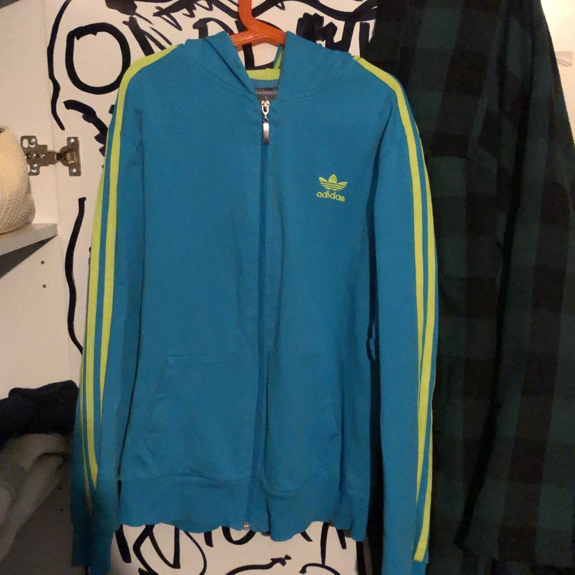 Adidas dress turkos med lime ”text”