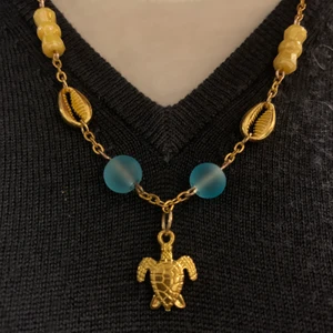 Guldhalsband sköldpadda  - 🌊Ocean necklace🌊  •••••kolla in mina andra smycken! Frakten blir 15 :- hur mkt du än köper✨