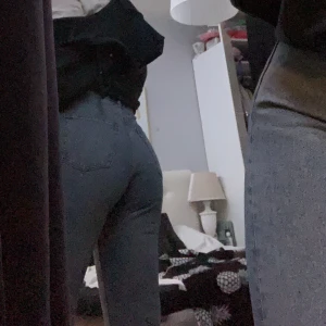 Mom jeans - Fina mom jeans från monki❣️ använda en gång! 