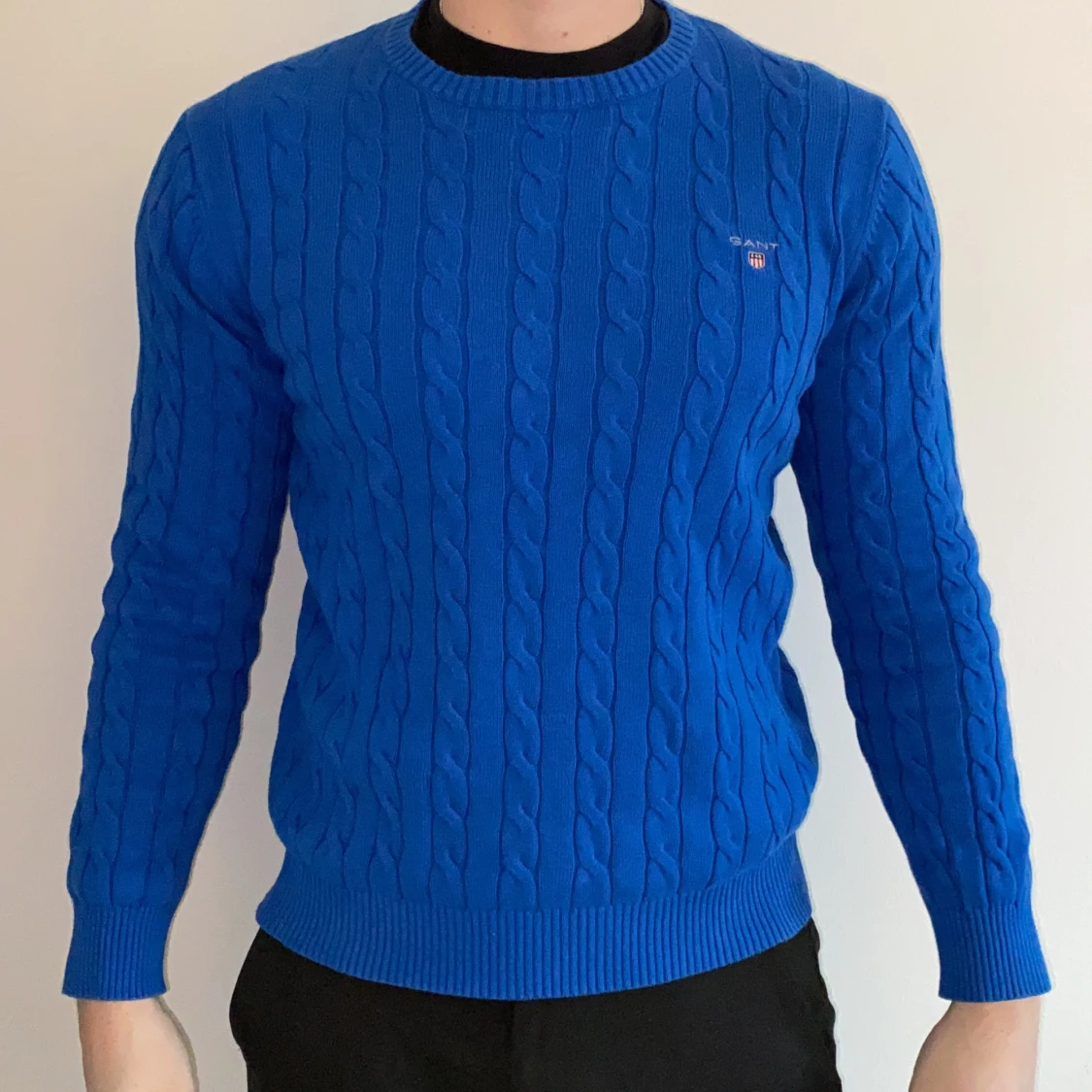 Blå kabelstickad gant-tröja