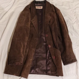  - Äkta JOFAMA mockajacka, passar S eller M beroende på hur man vill ha den 