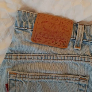 Levis shorts - Ljusblå Levis-shorts i storlek W32L34 (typ en M)