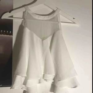  - Elegant blus som jag inte har användning för längre. Köparen står för frakt💕