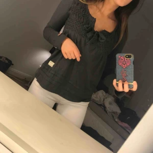  - Odd molly tröja  Använd cirka 4 gånger Storlek 0 (XS) Om varan ska skickas står köparen för frakten.