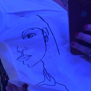  - Jätte fin vit skjorta ifrån H&M, helt oanvänd!!🥰 frakt 30kr 