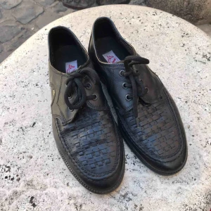  - Superfina italienska skinnskor i strl 38. Fick i present men fel storlek. 