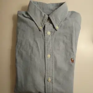 Oxford skjorta från Ralph Lauren, storlek M/38. Kan skicka om mottagaren betalar frakt. Har swish. 