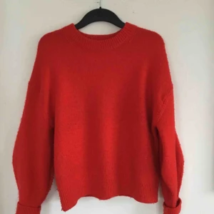  - Säljer en jättemysig tjocktröja från H&M!! Den är en aning nopprig som visas på tredje bilden så priset kan diskuteras ✨