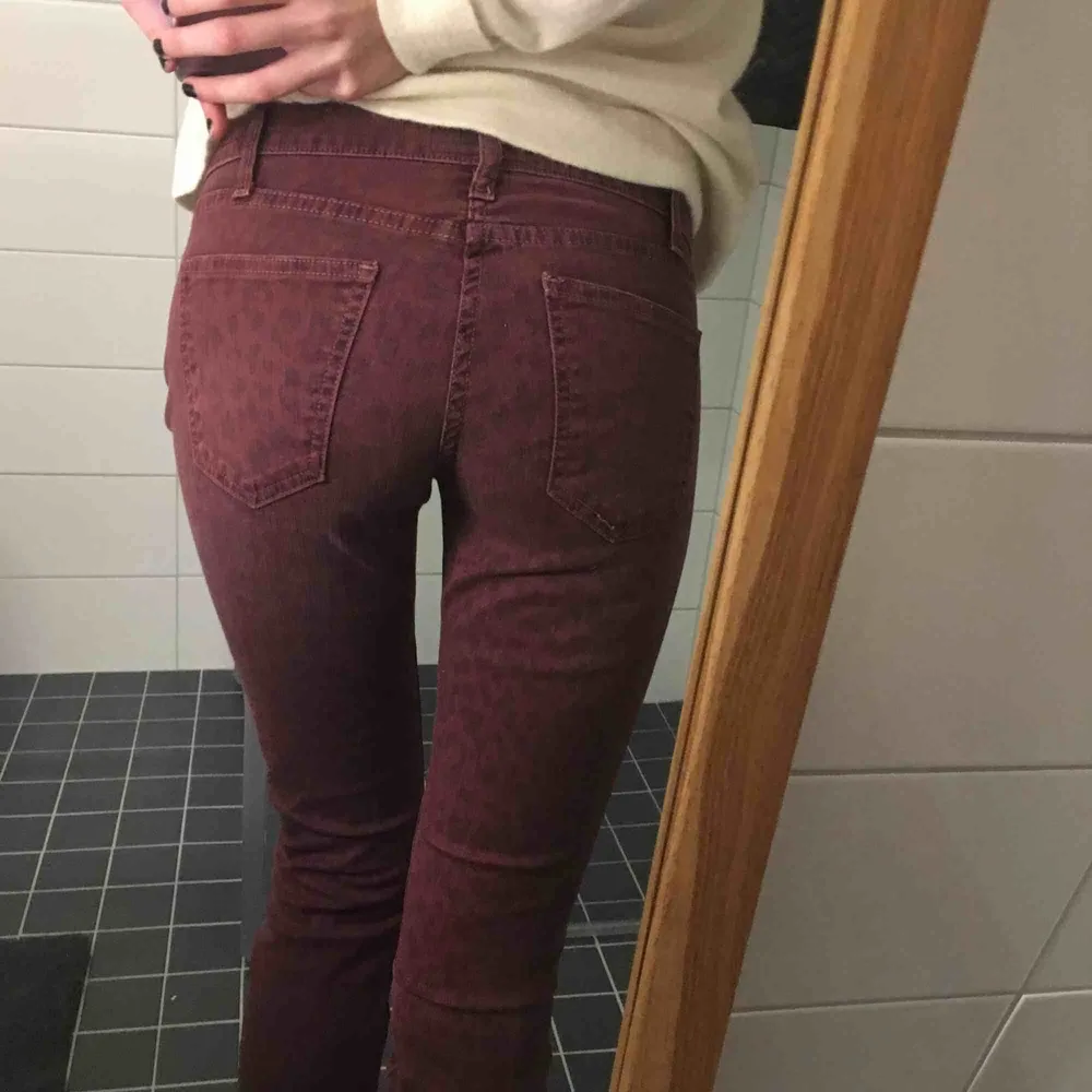 Lila Jeans med leopard mönster från current/Elliot  orginal pris 2200 kr. Jeans & Byxor.