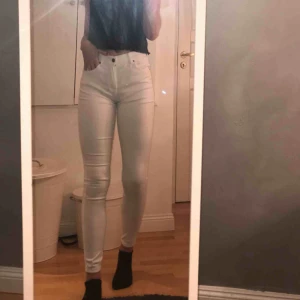  - Vita jeans ifrån dr denim. Bra passform och skick