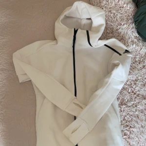 Adidas  - Oanvänd adidas tröja i storlek xs för 300 :) köparen står för frakten