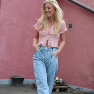 Oanvänd topp från Chiquelle  - Frakt tillkommer 63kr (jag är 1.62) 