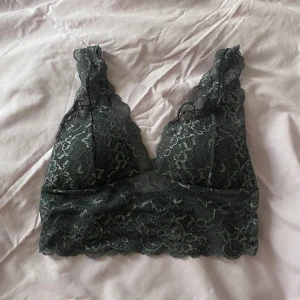 Spetstopp!  - Spets topp från Lindex i storlek S. Säljes pga den är för liten 💘